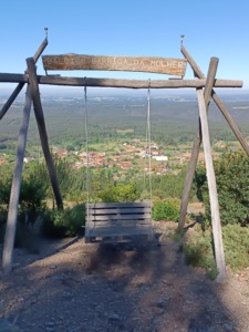Baloiço Barriga da Mulher - Miradouro construido pela comunidade de Castanheira do Vouga e dedicado à mulher grávida.