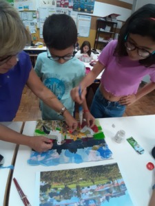 Pode ver-se o trabalho ainda a ser construído pelos alunos com os diversos tecidos a colorirem a paisagem alentejana.