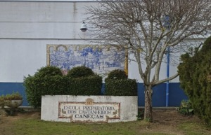 Foto da entrada da escola.