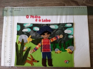 Foto do resultado final do nosso trabalho, com duas réguas para identificar o tamanho real do trabalho.