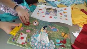 Colagem de alguns elementos na capa_Alice no País das Maravilhas