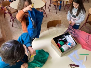 Inicio do projeto: escolha e recorte dos tecidos.
