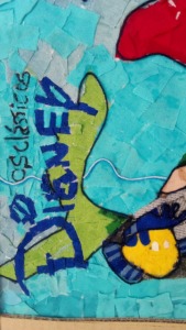 Pormenor de colagem das letras