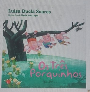 Capa do livro "Os três porquinhos" de Luísa Ducla Soares