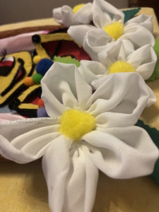 Os fuxicos que representam as flores.