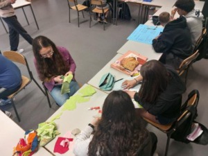 Alunas na elaboração do projeto 2
